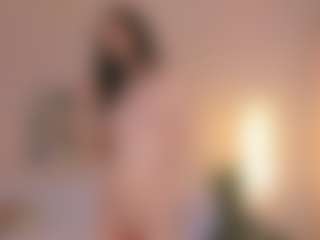 Bella's Live Sex Cam Show