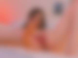 Live cam show with Bella - Camel Toe on Camsoda