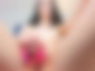 Live cam show with Bella - Green Eyes on Camming Site