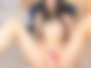 Live cam show with Bella - Striptease Teen (18+) on Uber Horny