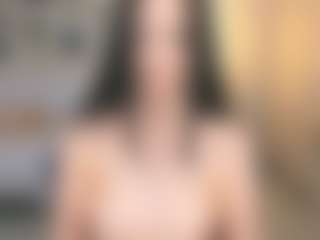 Live cam show with Bella - Green Eyes on Dolls Live