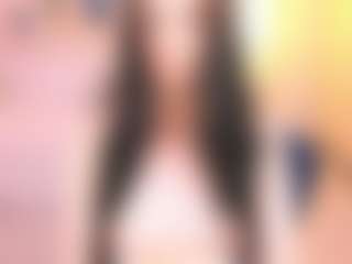 Live cam show with Bella - Striptease on Camming Site