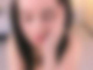 Live cam show with Bella - Handjob on Camming Site