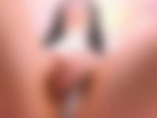 Live cam show with Bella - Fingering on Hubzter Live