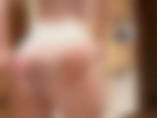 Live cam show with EleonoreBirkenmeier - Skinny on TeamSkeetLive