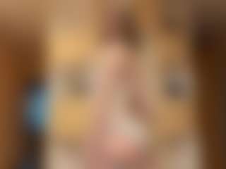 Live cam show with EleonoreBirkenmeier - Ass Bouncing on Camsoda