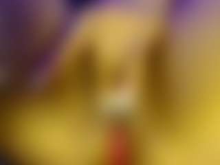 Emmy-Capland MILF webcam performer live streaming