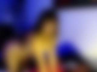 Live cam show with Emmy-Capland - Blonde Hair on sexylive.show