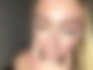 Live cam show with HildegardeGoffigan - Ass Bouncing on Soda Cam