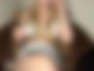 Live cam show with HildegardeGoffigan - Fingers on Free Soda