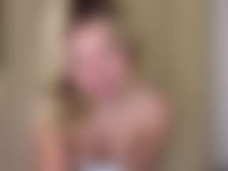 Live cam show with RethaKlobucar - Athletic Public on Camsoda