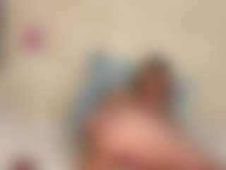 Live cam show with RethaKlobucar - Average on Camsoda