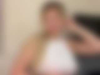 Live cam show with RethaKlobucar - Blonde Hair Middle Aged on Camsoda