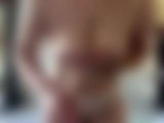 RobenaByant's Live Sex Cam Show