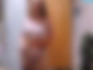 RobenaByant's Live Sex Cam Show