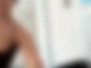 Live cam show with Lisa - Genital Piercings on Uber Horny