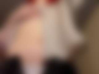 Live cam show with TiaSadowski - Public on Camsoda