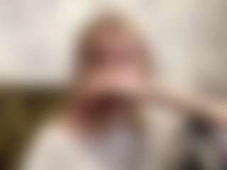 Live cam show with ZenaMelodia - Skinny on AdultVida.com