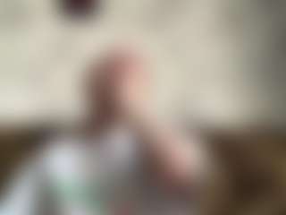 Live cam show with ZenaMelodia - Smoking on Dolls Live