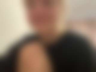 Live cam show with ZenaMelodia - Facial on sexylive.show