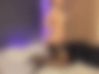 AdeleNovak MILF webcam performer live streaming