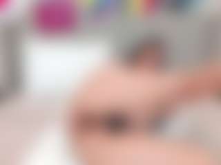 Live cam show with Alisson - New Small Tits on SpunkLive