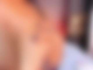Live cam show with AllieBennet - Twerk on xDating