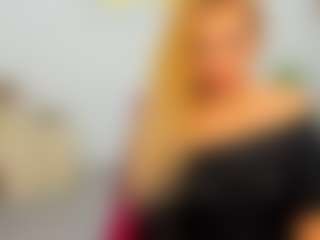 Ariannaaxx MILF webcam performer live streaming