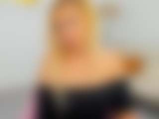 Ariannaaxx MILF webcam performer live streaming