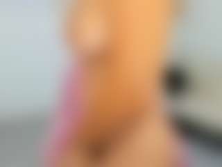 Ariannaaxx MILF webcam performer live streaming