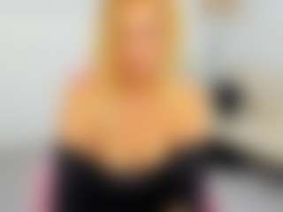 Live cam show with Ariannaaxx - Handjob on TeamSkeetLive