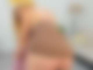 Live cam show with Ariannaaxx - Smoking on SxyPornLive