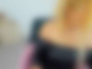 Ariannaaxx MILF webcam performer live streaming