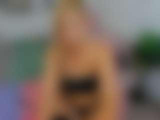 Ariannaaxx MILF webcam performer live streaming
