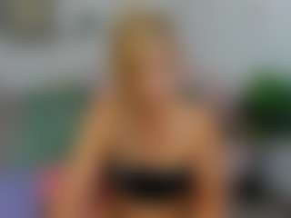 Ariannaaxx MILF webcam performer live streaming