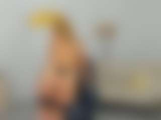 Ariannaaxx MILF webcam performer live streaming