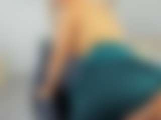 Ariannaaxx MILF webcam performer live streaming