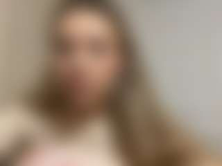 Live cam show with CoriEbner - Ass To Mouth on AdultVida.com
