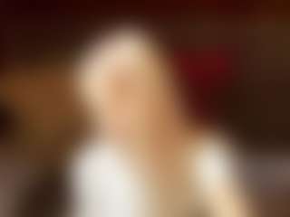 Live cam show with Elsa - Petite on Camming Site