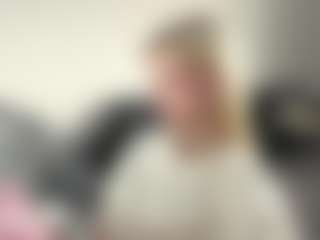 Live cam show with Elsa - College on TeamSkeetLive