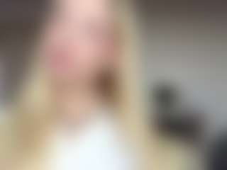 Live cam show with Elsa - Role Play on Stripli.com