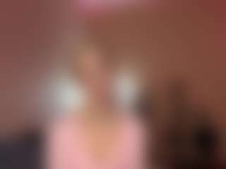Live cam show with Elsa - Body Massage on livesuperchat.net