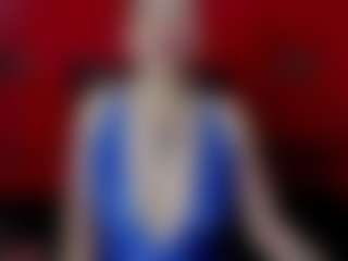 Live-Cam-Show mit RochiCooper - Smoking auf Camsoda