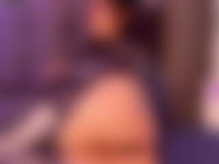 Live cam show with sweetsamy1 - Tease on Camsoda