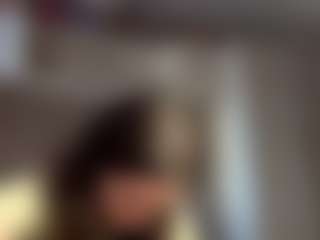 Live cam show with Sophie - Athletic Brown Eyes on Livezox