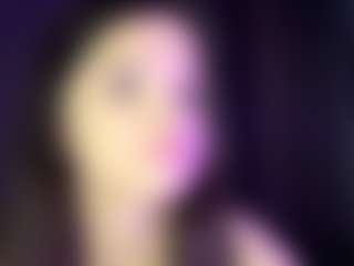 Live cam show with Sophie - Skinny on chickslive.net