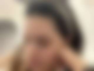 Live cam show with Sophie - Moaning on CamClone
