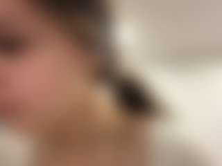 Live cam show with Sophie - Petite on Camsoda