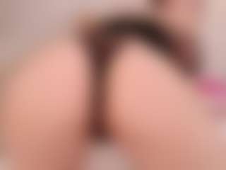 Live cam show with EllaNocturne - Thin on dropp.cam
