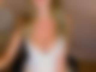 Live cam show with Lenamuti - Tease Curvy on Dolls Live